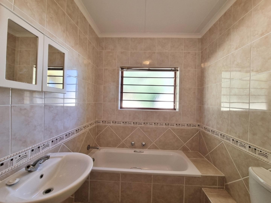 3 Bedroom Property for Sale in Sandbaai Western Cape